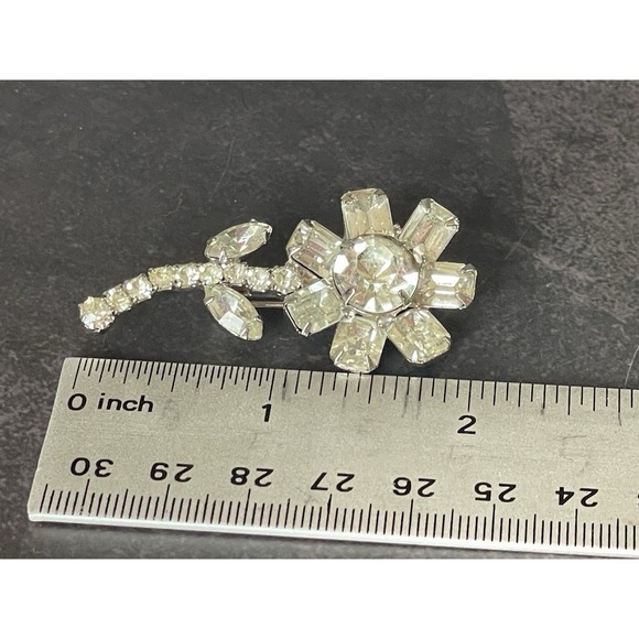 Vintage Silver Clear Rhinestone Flower Brooch Pin Grandma's Jewelry Prong Set - Picture 4 of 5